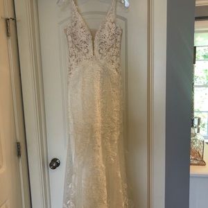 NEW, NEVER WORN Martina Liana 1078 ivory/ivory